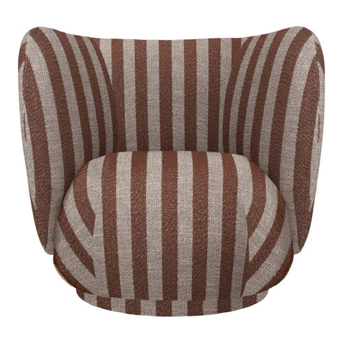 Fauteuil de salon contemporain en tissu bouclé avec cadre enveloppant curviligne pour le salon
