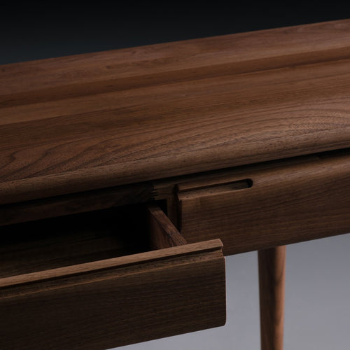 Console en bois massif artisanal avec finition huile naturelle et cire pour couloir