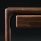 Console en bois massif artisanal avec finition huile naturelle et cire pour couloir