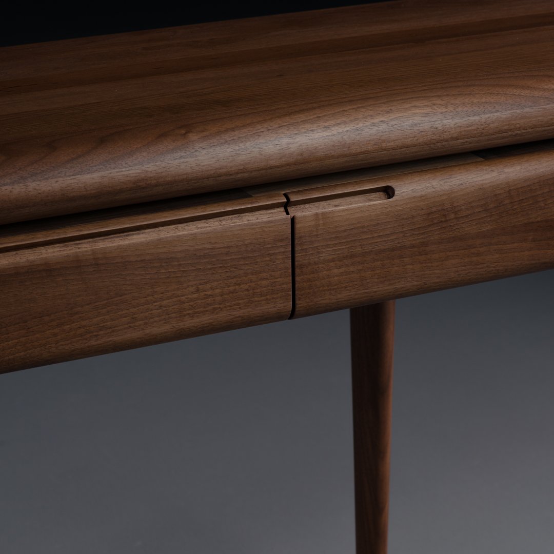 Console en bois massif artisanal avec finition huile naturelle et cire pour couloir