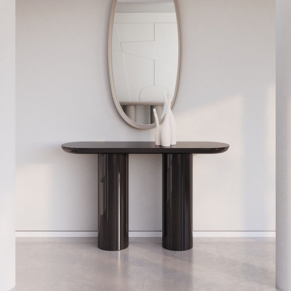 Console moderne laquée avec plateau ovale et pieds cylindriques pour le couloir