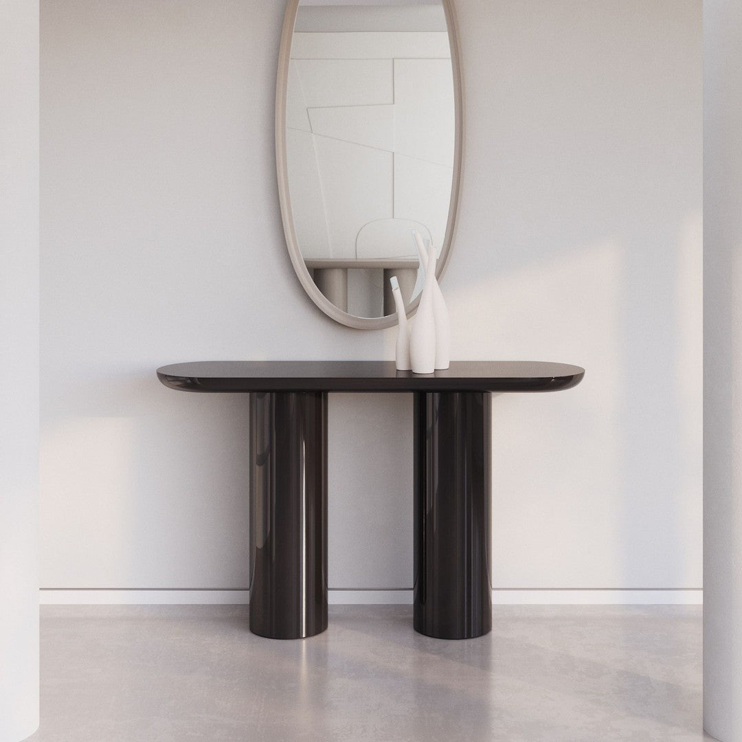Console moderne laquée avec plateau ovale et pieds cylindriques pour le couloir