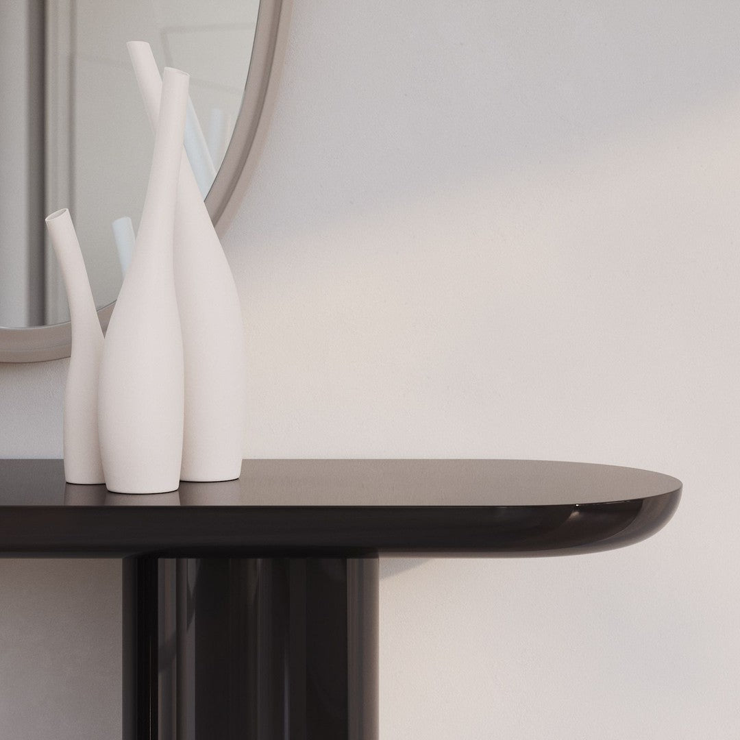 Console moderne laquée avec plateau ovale et pieds cylindriques pour le couloir